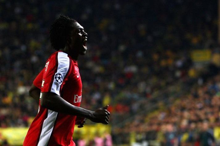 Emmanuel Adebayor segist ekki sáttur við þá stuðningsmenn Arsenal sem telja sig fégráðugan.