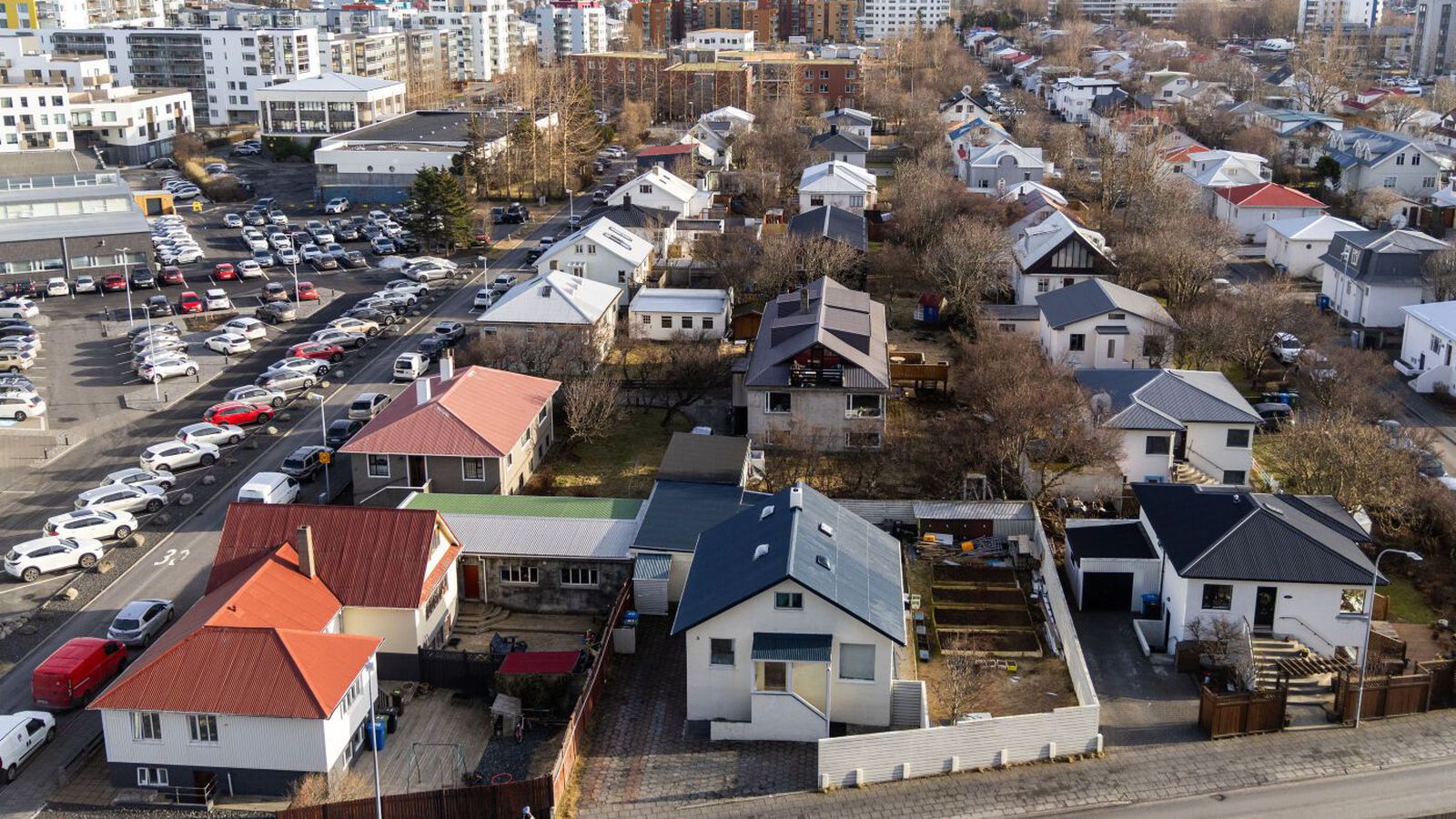 Fast­eigna­markaðurinn kólnar enn
