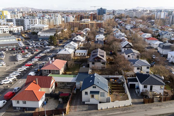Íbúðaverð hefur áfram hækkað hóflega.