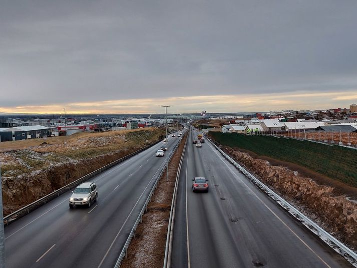 Frá Reykjanesbraut í Hafnarfirði í dag.