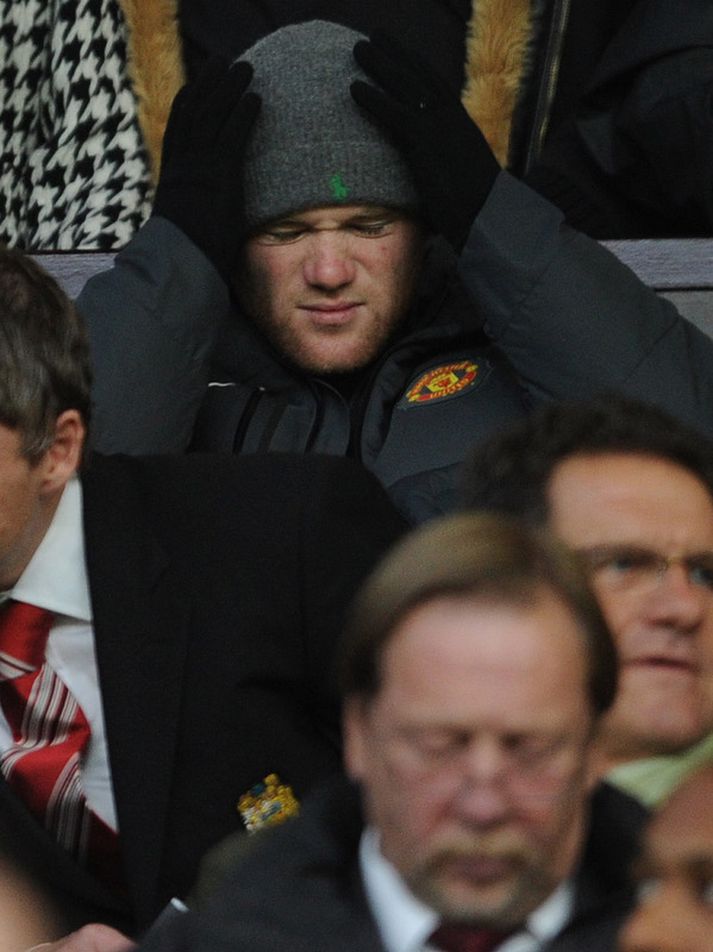 Wayne Rooney sést hér upp í stúku á leik Manchester United og Tottenham í gær.