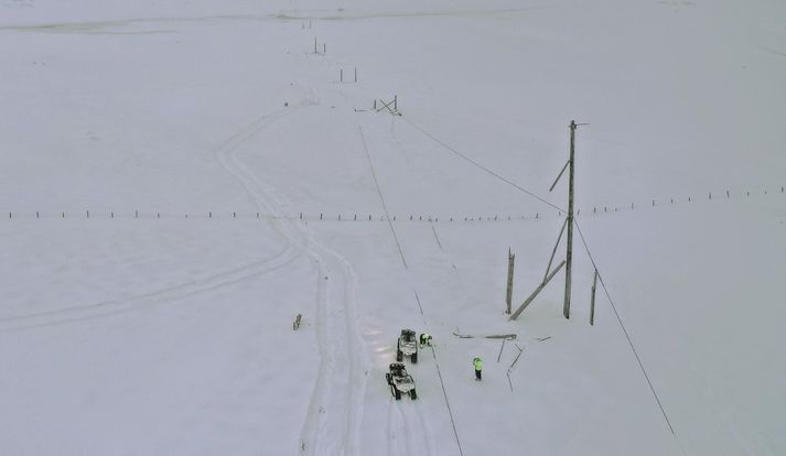 Dalvíkurlína varð fyrir miklum skemmdum í óveðrinu sem gekk yfir landið.