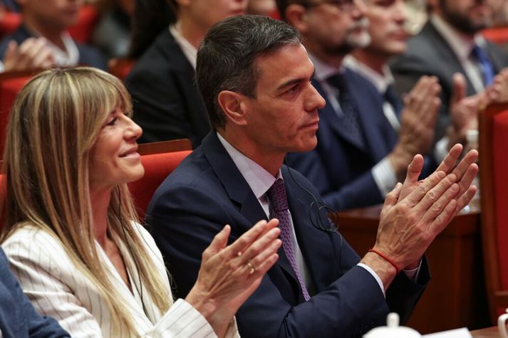 Begoña Gómez með Pedro Sánchez, spúsa sínum, í opinberri heimsókn í Kína í gær.
