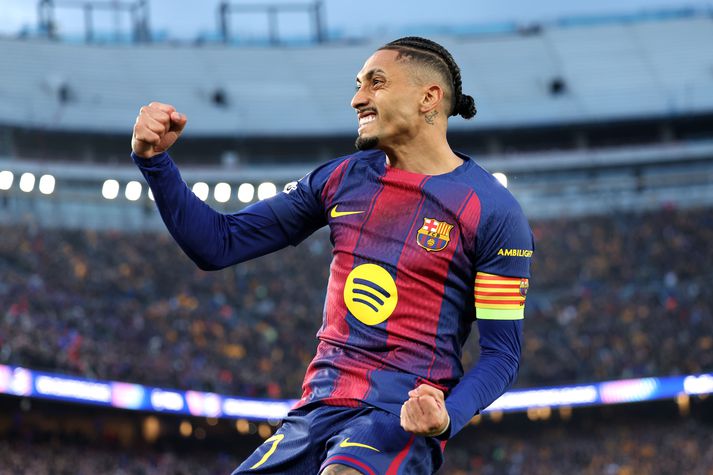 Raphinha átti stórleik í kvöld og kom með beinum hætti að fjórum af sjö mörkum liðsins með því að skora tvö og leggja upp tvö til viðbótar.