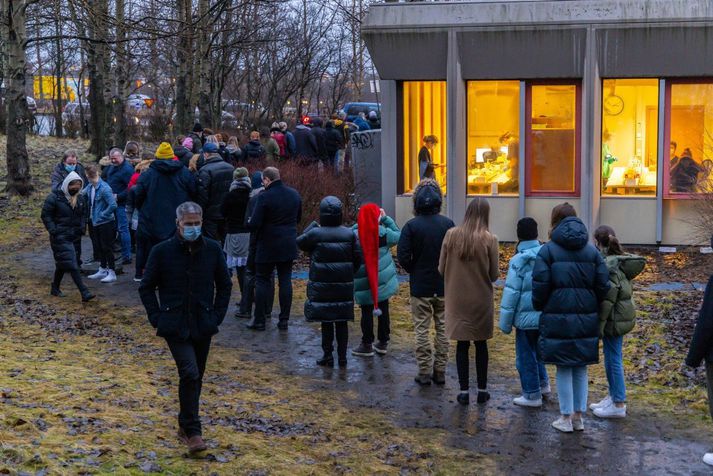 Um 27 þúsund manns hafa nú greinst með kórónuveiruna innanlands frá upphafi faraldursins.