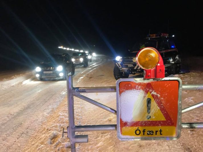 Björgunarsveitir hafa aðstoðað fjölda fólks á vegum úti í dag.