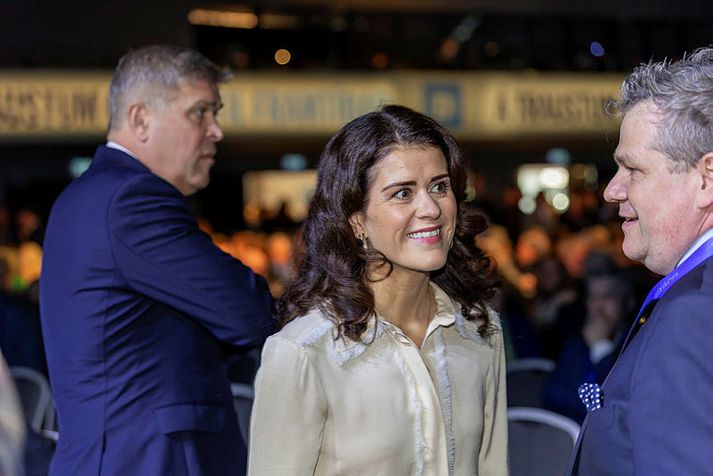 Þórdís Kolbrún segir ekkert hæft í sögusögnum um að hún sé að færa sig um set. 