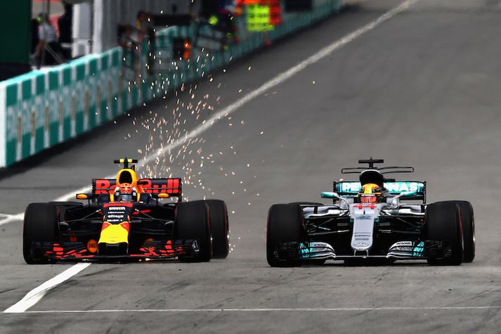 Max Verstappen fór fram úr Lewis Hamilton snemma í keppninni og sá fáa eftir það.