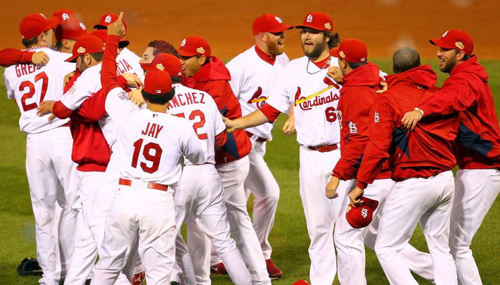 Leikmenn Cardinals fagna í nótt.