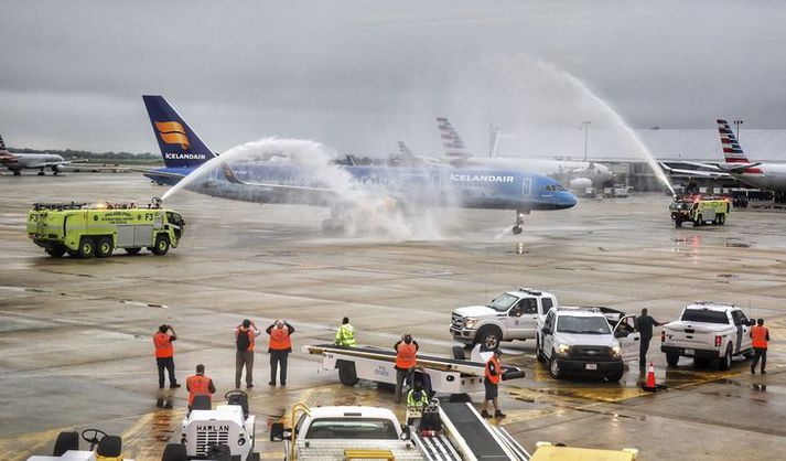 Frá komu flugvélar Icelandair í fyrradag.