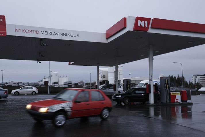 N1 sér fólki á ferð og fyrirtækjum fyrir eldsneyti, rekstrarvörum, veitingum og afþreyingu. Fyrirtækið stefnir á skráningu í Kauphöll Íslands á síðari hluta þessa árs. 
