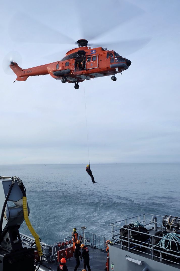 Fulltrúar frá Krabbameinsfélaginu og Samtökum fyrirtækja í sjávarútvegi auk fulltrúa ýmissa félagasamtaka fengu heimboð í varðskipið Þór á Faxaflóa í dag í tilefni Mottumars.