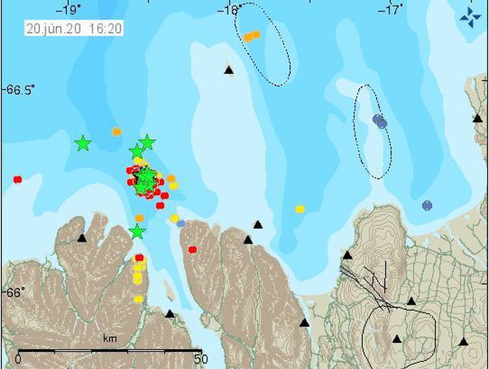 Jarðskjálftavirkni hefur verið mjög mikil norður af Eyjafirði síðasta sólarhringinn.