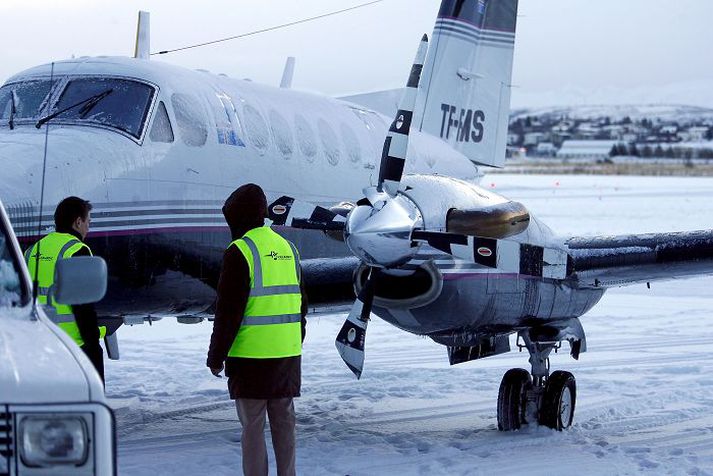 Mýflug annast rekstur flugvélar Flugmálastjórnar og notar hana sem varavél í sjúkraflugi. Ekki fæst afrit af samningum um leigu vélarinnar.