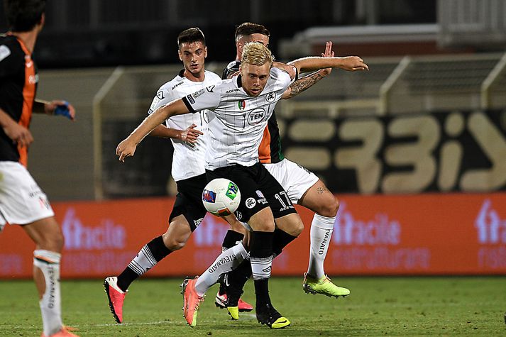 Sveinn Aron Guðjohnsen lék 15 leiki fyrir Spezia leiktíðina 2019-20, þegar liðið vann sig upp í A-deild, en fór svo að láni til OB á síðustu leiktíð.