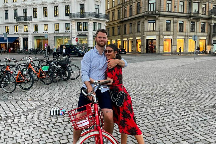 Tania Lind og Heimir Þór eru að selja huggulega íbúð í Fossvogi með stórum palli.
