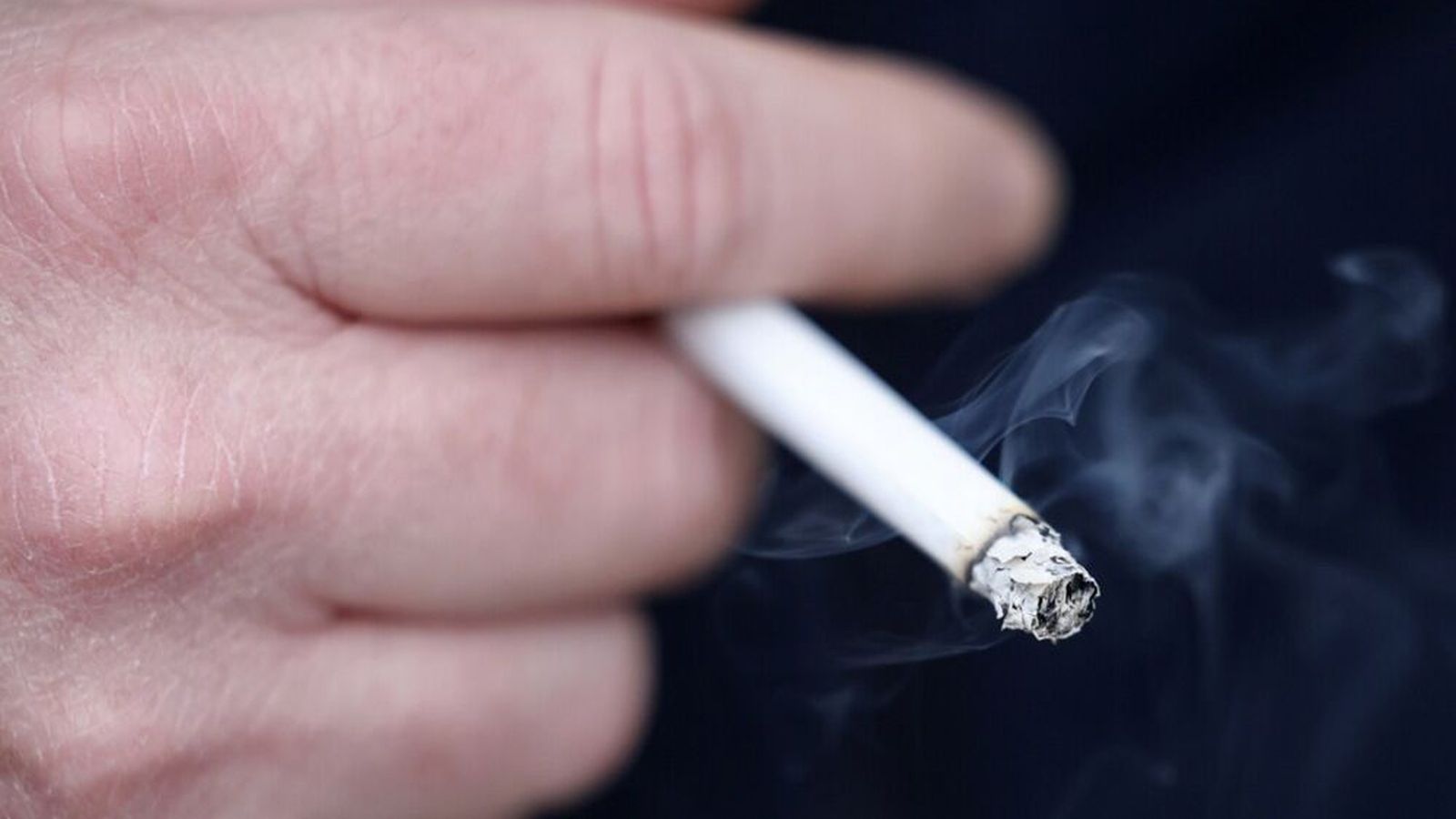 Allir Bretar fæddir eftir 2008 í líf­stíðar­bann frá tóbaki