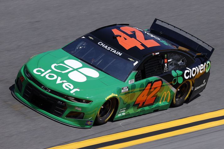 Chevrolet bíll Ross Chastain. Eins og sjá má er McDonald's auglýsing á bílnum.