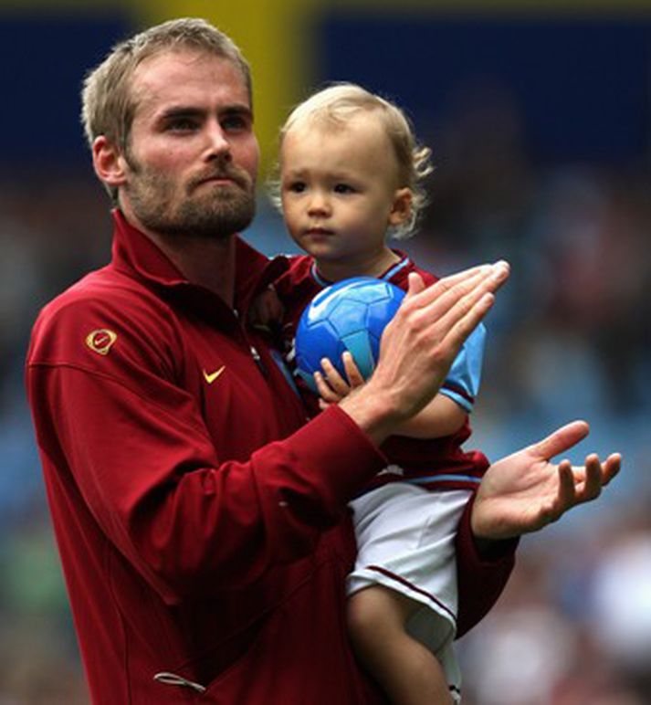 Mellberg var hrærður yfir móttökunum á Villa Park