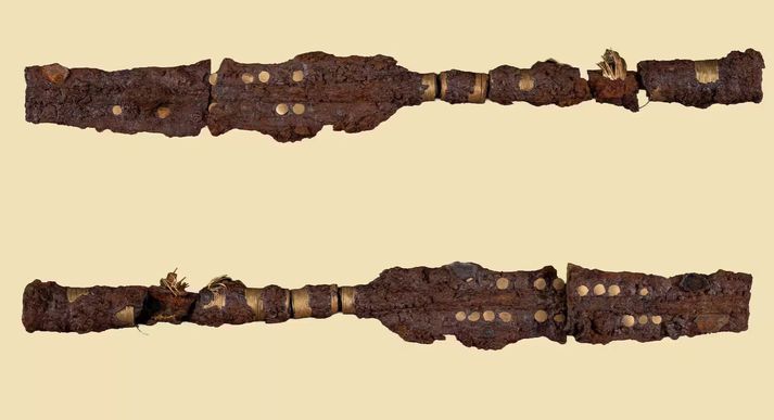 Járnið hefur séð fífil sinn fegurri en gullið skín enn skært eftir hreinsun.