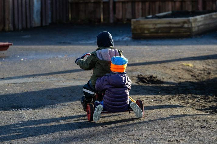 Alls greiddu 83 prósent atkvæði með samþykkt samningsins.