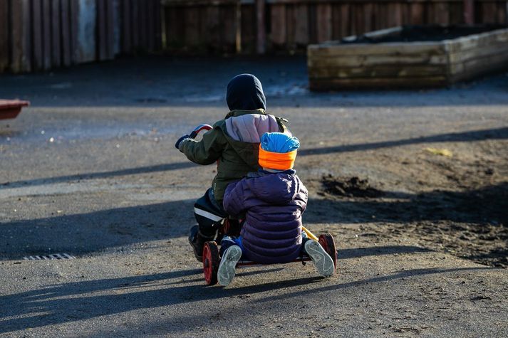 Alls greiddu 83 prósent atkvæði með samþykkt samningsins.