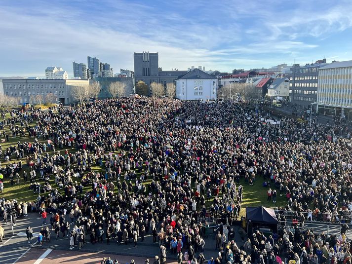 Svona var umhorfs á Arnarhóli um klukkan 13:50.