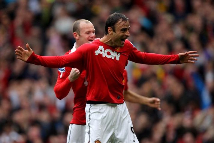 Dimitar Berbatov er í byrjunarliði Manchester United en Wayne Rooney er enn á meiðslalistanum.