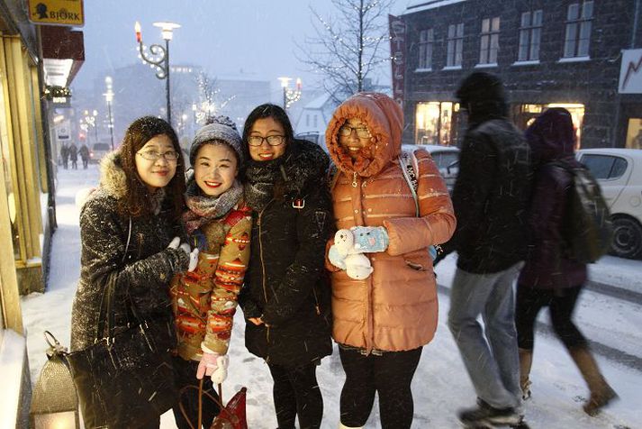 Erlendir ferðamenn í Reykjavík um jólin. Ferðamönnum til Íslands fjölgaði um 24% milli ára.