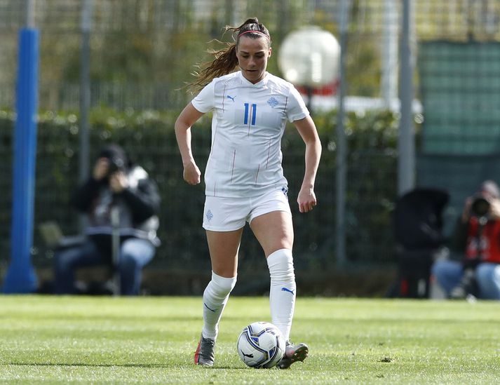 Italy Women v Iceland Women - Friendly Match FLORENCE, ITALY - APRIL 13: (BILD ZEITUNG OUT) Hallbera Guony Gisladottir of Iceland controls the ball during the International Friendly Match between Italy Women and Iceland Women at Centro Tecnico Federale di Coverciano on April 13, 2021 in Florence, Italy. (Photo by Matteo Ciambelli/DeFodi Images via Getty Images)