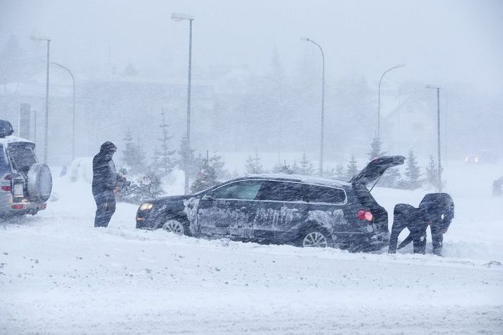 ófærð Það hefur verið nóg að gera við snjómokstur í Reykjavík og víðar undanfarna daga.fréttablaðið/GVA