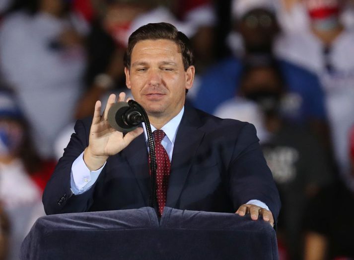 Ron DeSantis, ríkisstjóri Flórída, nálgast nú að lýsa yfir framboði til forseta. Hann þarf nú í fyrsta skipti að svara erfiðum spurningum um sýn sína á utanríkismál, þar á meðal um afstöðu sína til innrásar Rússa í Úkraínu.