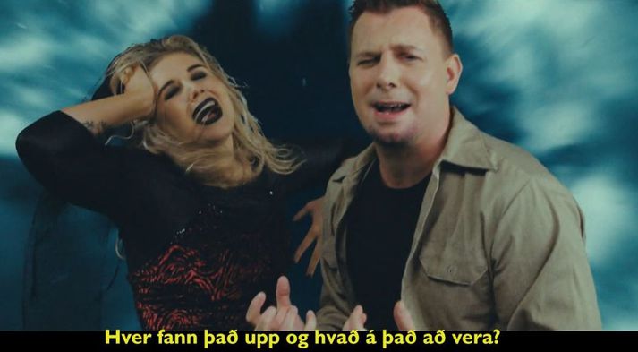 Salka og Steindi fara á kostum í myndbandinu.