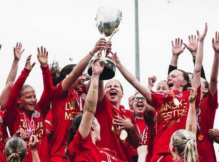FC Nordsjælland varð danskur meistari í fyrsta sinn og vann báða stóru titlaana í boði. Það var því mikið fagnað hjá Emilíu Kiær Ásgeirsdóttur og félögum.