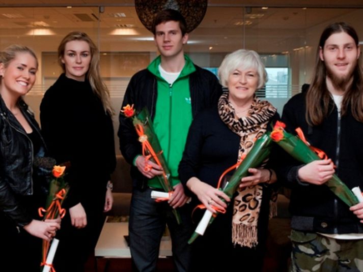 Byr afhendir skólastyrki – vor 2010.
Frá vinstri: Sigríður Edda Steinþórsdóttir, Gyða Hlín Björnsdóttir, Smári Guðfinnsson, Bergþóra Jónsdóttir (f. hönd Erlu Margrétar) og Helgi Guðmundsson. 
Á myndina vantar Hinrik Grétarsson og Hildi Evu Ásmundardóttur.