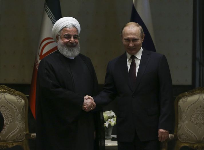 Vladimir Pútín og Hassan Rouhani ræddust við í síma í dag og voru sammála um að loftárásir vesturveldanna hafa komið í veg fyrir að diplómatísk lausn næðist í málefnum Sýrlands.