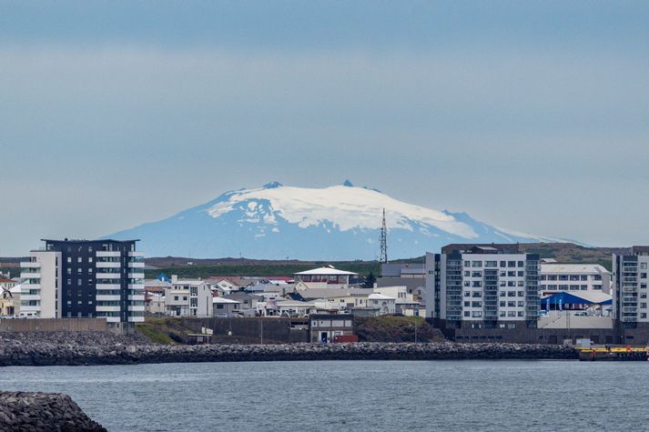 Íbúar á Reykjanesi eru beðnir um að tapa ekki gleðinni en vera reiðubúnir þó ef eitthvað kemur upp. 