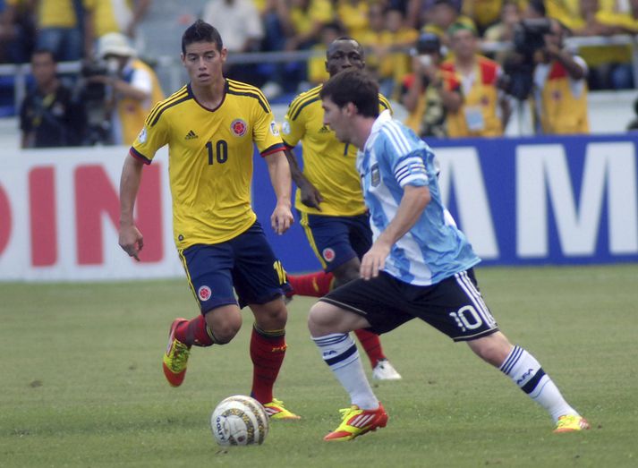 Rodriguez er hér í baráttunni við Messi.