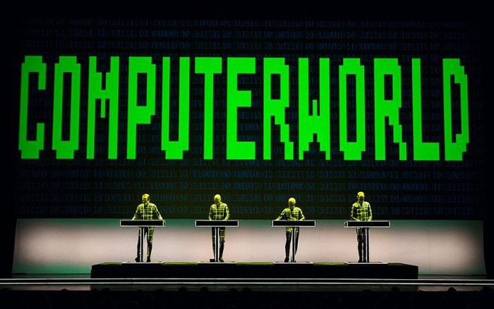 Hljómsveitin Kraftwerk spilaði í Eldborgarsalnum á sunnudagskvöld.