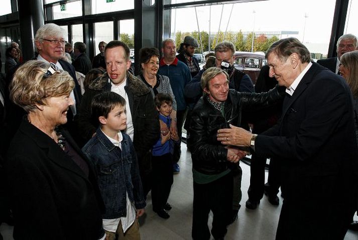 Margir óskuðu Ragnari til hamingju með afmælið í Laugardalshöllinni.
fréttablaðið/anton