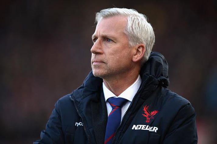 Pardew hefur oft verið til vandræða á hliðarlínunni.