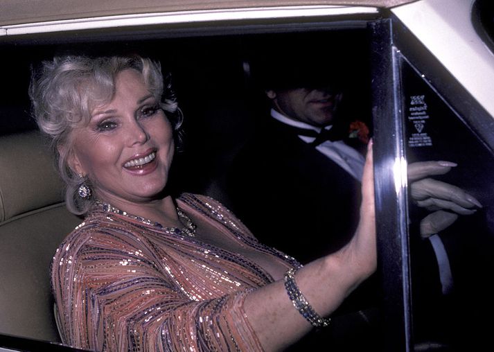 Leikkonan Zsa Zsa Gabor er látin, 99 ár að aldri.