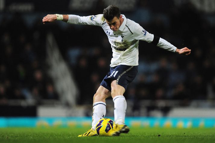 Gareth Bale skorar hér sigurmarkið sitt.