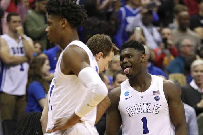 Zion Williamson er betri í boltanum en náminu virðist vera.