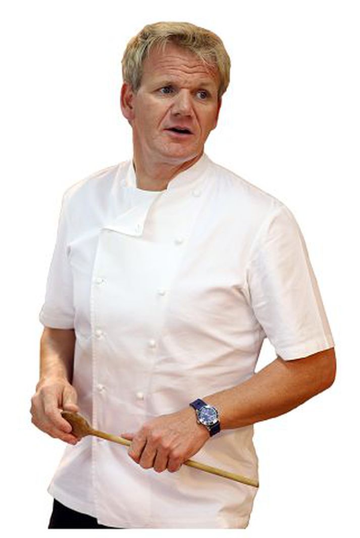 Jamie Oliver og Gordon Ramsay eru ekki vinir ef marka má skammir Olivers yfir Indlandsferð Ramsays í breska blaðinu Daily Mail.