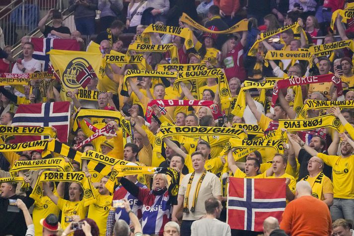 Stuðningsmenn Bodö/Glimt og norska landsliðsins á leik á HM kvenna í handbolta í Dortmund í gær