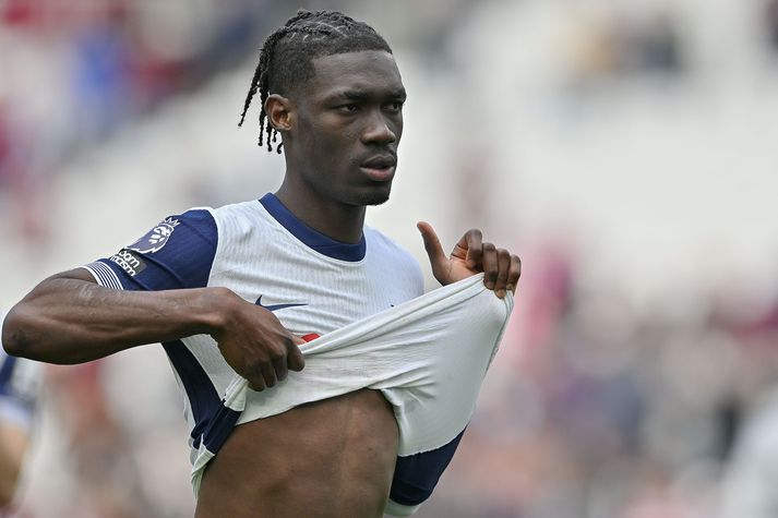 Yves Bissouma fékk óvænt ekki að fara með Tottenham liðinu til Ítalíu.