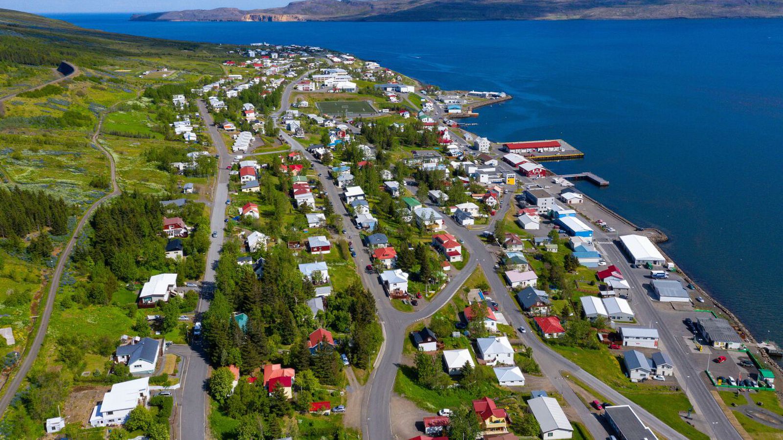 Lítilli flug­vél hvolfdi við lendingu