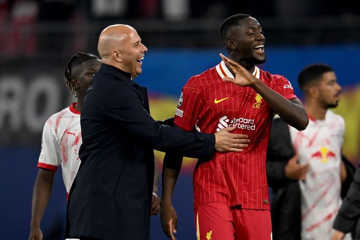  Arne Slot með Ibrahima Konate á meðan allt lék í lyndi hjá Liverpool.