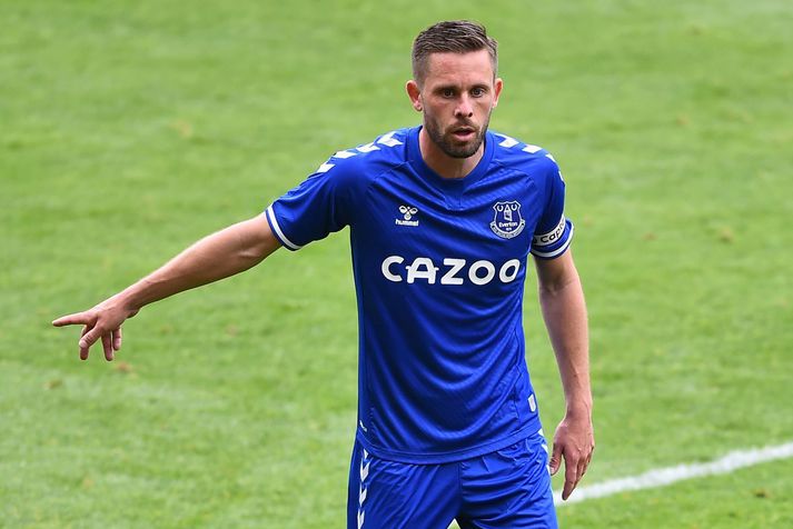 Gylfi Þór Sigurðsson í leik með Everton á móti Blackpool um helgina þar sem hann skoraði tvö mörk.